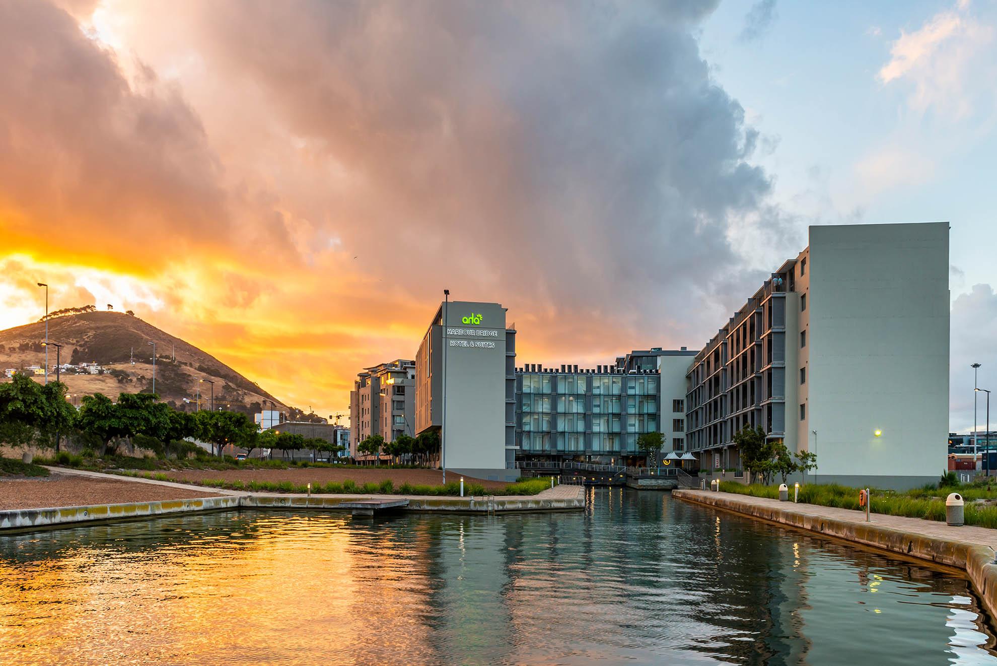 เอเอชเอ ฮาร์เบอร์ บริดจ์ โฮเทล แอนด์ สวีท Aparthotel เคปทาวน์ ภายนอก รูปภาพ